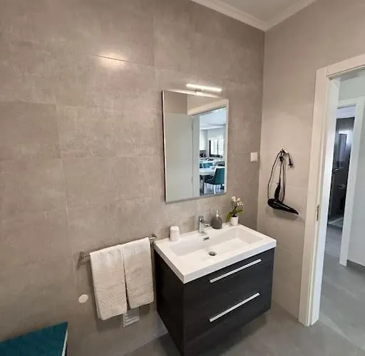 Stylish Near Oasis Apartman *