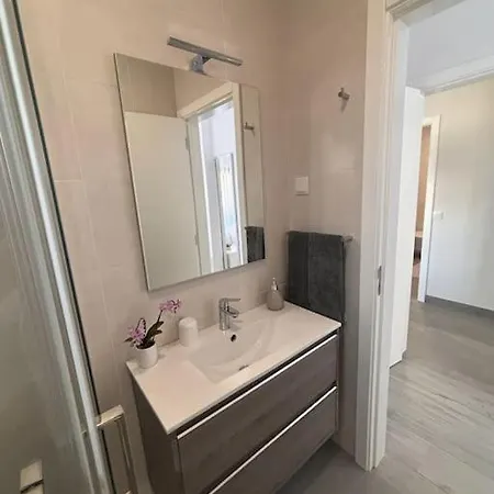 Stylish Near Oasis